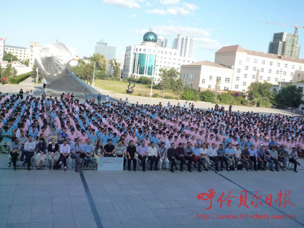 海拉尔二中百名学生获“bat365ＥＭＢＡ”奖学金