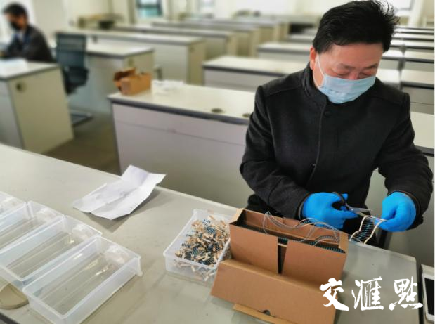 分拣电子元器件 分拣电子元器件