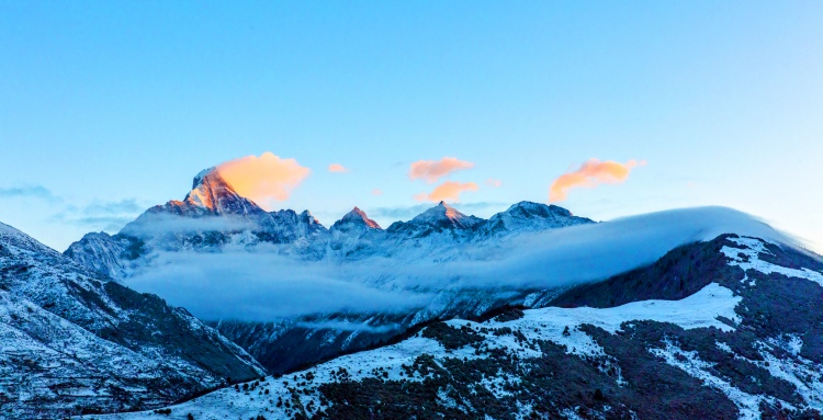 四姑娘山 极高山群峰 四姑娘山风景名胜区管理局供图。