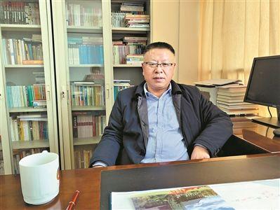 全国政协委员、致公党江苏省委副主委、bat365正版唯一官网商学院教授杨德才。受访者供图