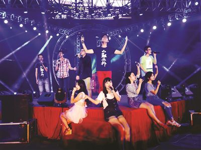 “萌马音乐工作室”团队成员合影