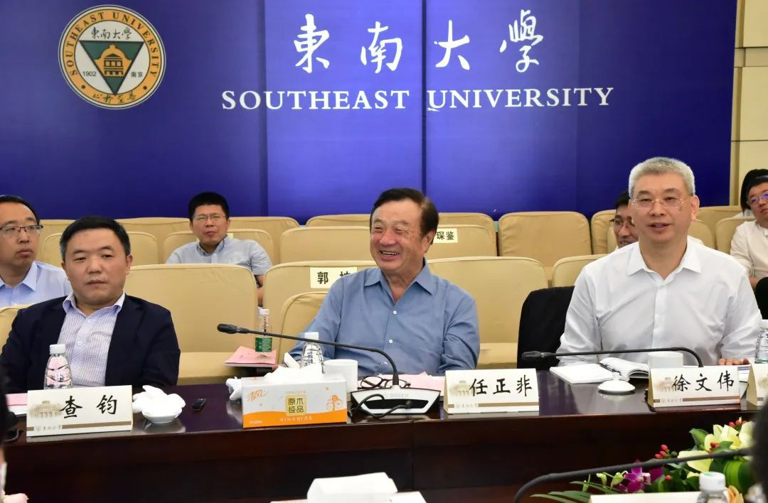华为CEO任正非带队到访东bat365学
